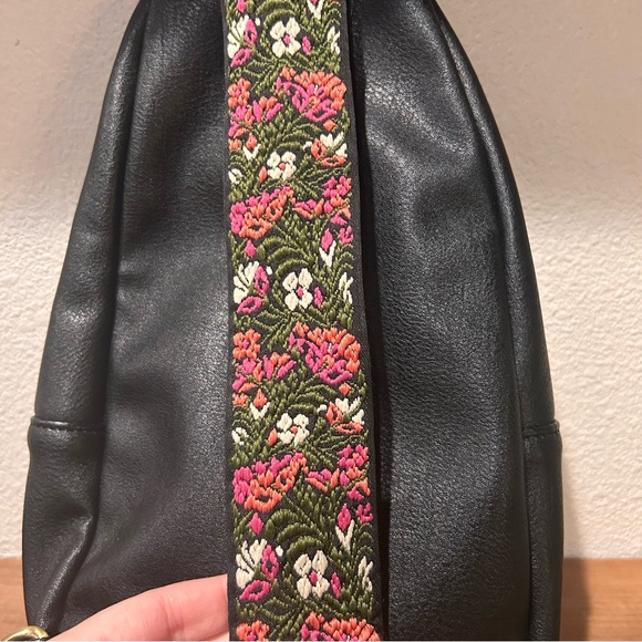 Antik Kraft Tasha crossbody sling bag with a floral embroidered webbing strap - Picture 5 of 9